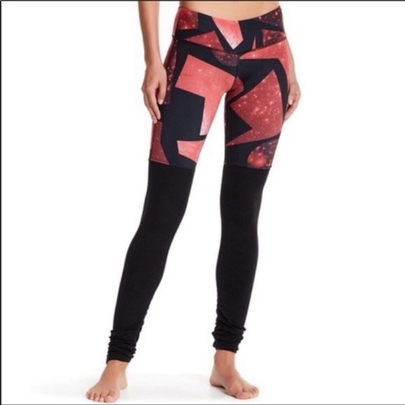 NWOT Red Galaxy Black Stars ALO YOGA Regular Rise Goddess Airbrush Leggings - S - Picture 2 of 7